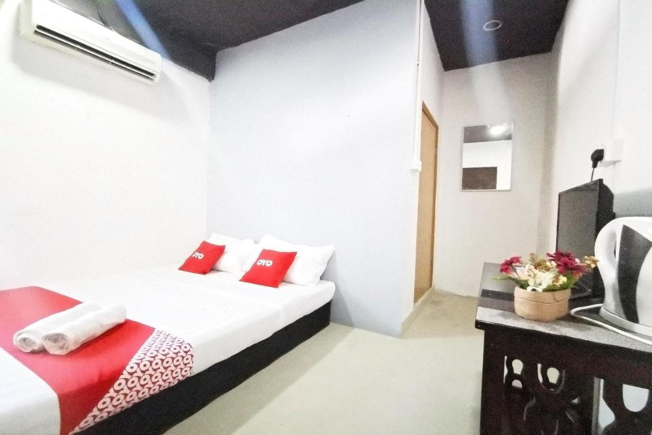 Oyo 89398 Doorbellz Hotel Kota Kinabalu Exterior photo